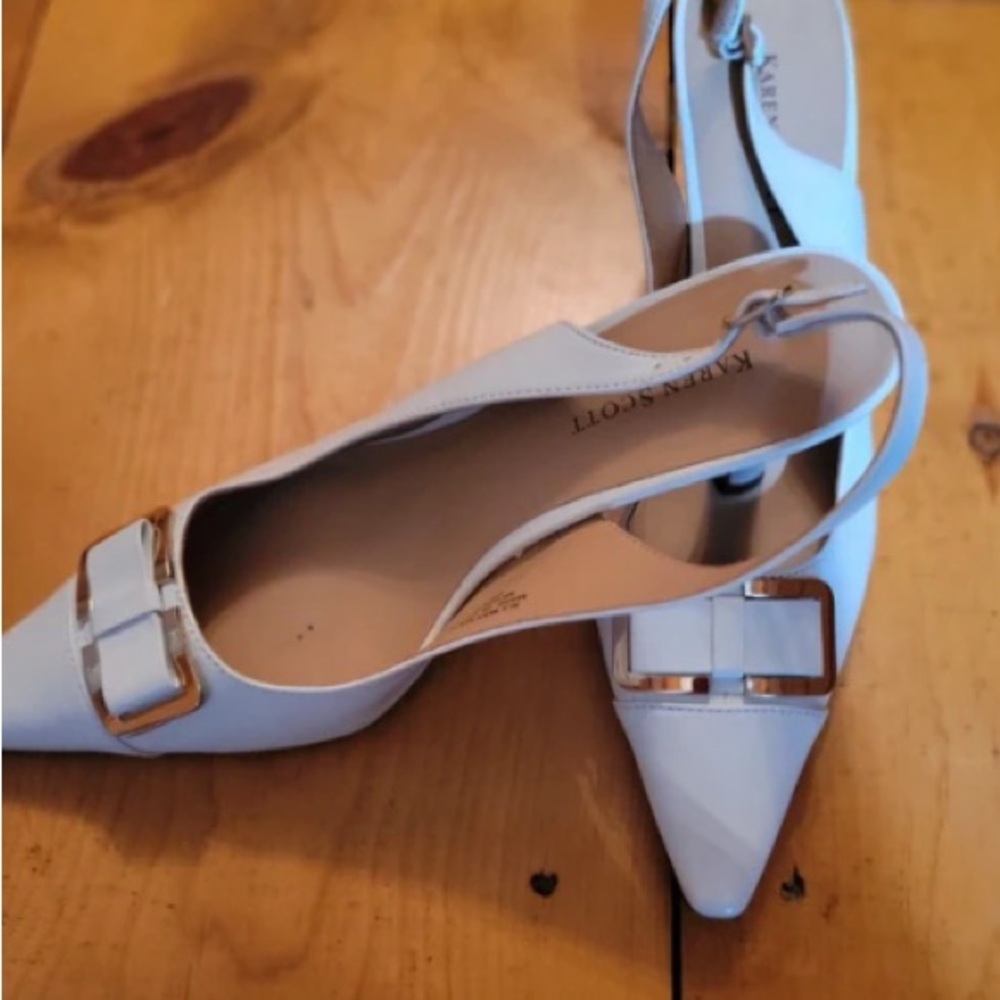Karen Millen White Heels with Bow Accent - Picture 2 of 3